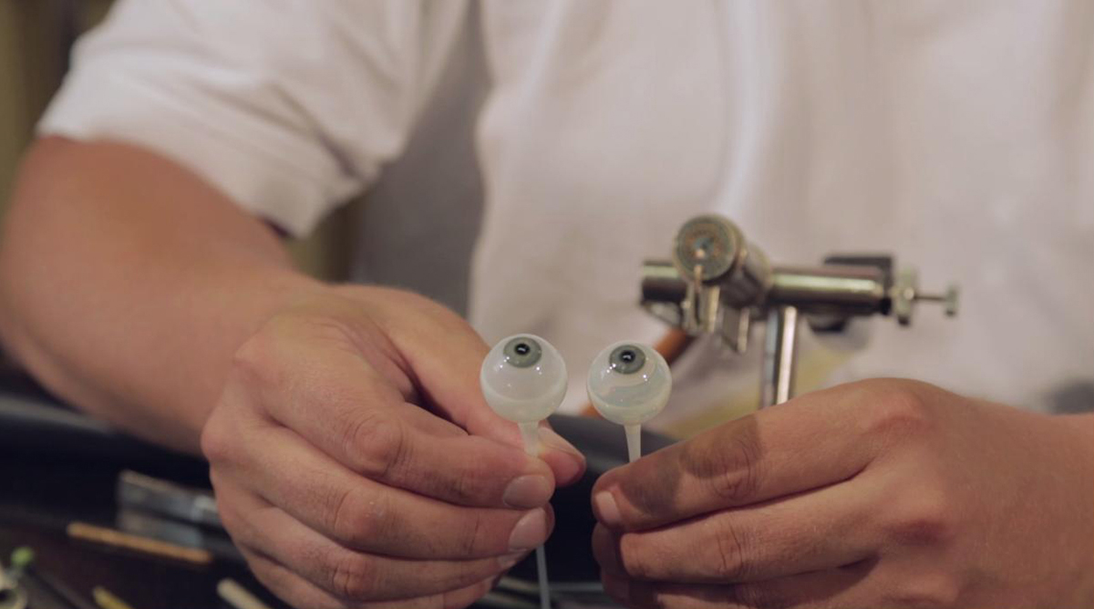 Semi-finished artificial glasseyes with spit